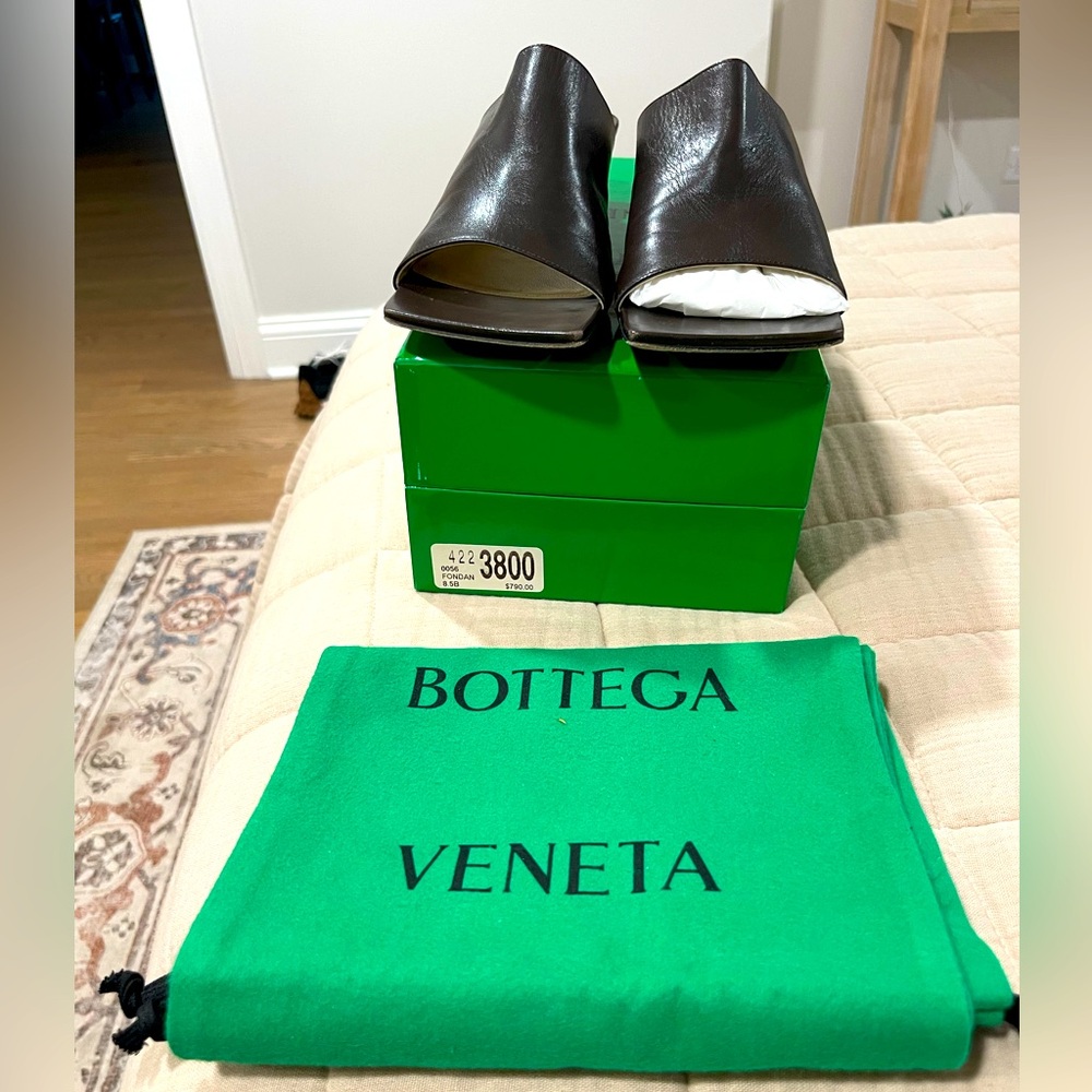 Bottega Veneta 8.5 kitten heel slip on luxurious and soft sandals.